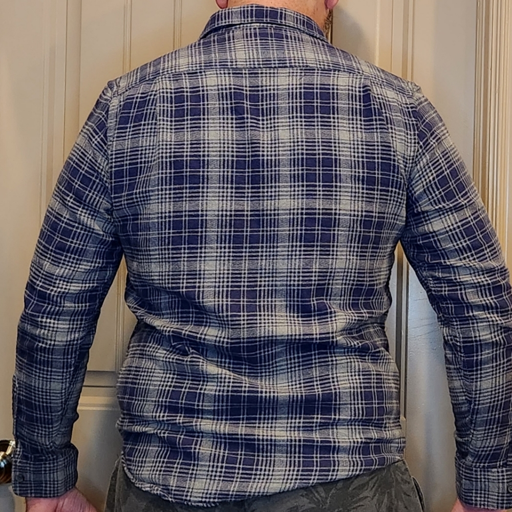 2 flannel shirts - Picture 12 of 12